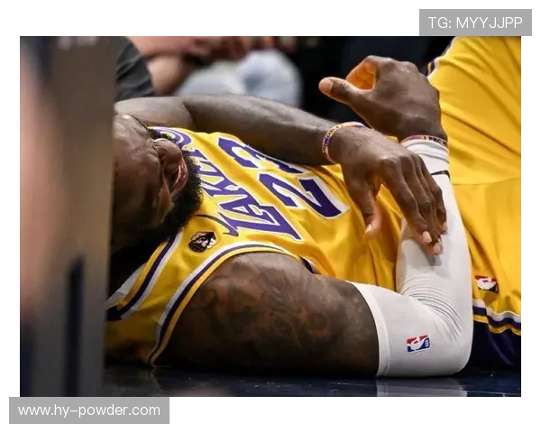 湖人无詹10胜LBJ成累赘 湖人无詹10胜LBJ成累赘